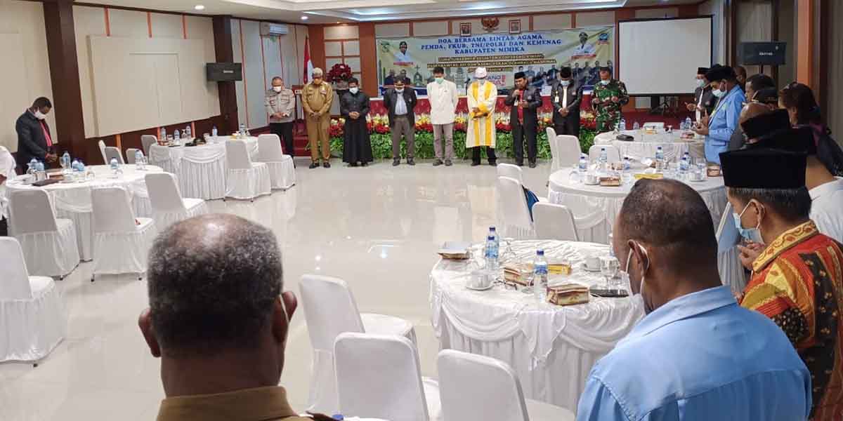 Doa lintas agama yang digelar oleh FKUB Mimika, Selasa (8/6/2021). Foto: Fachruddin Aji/Papua60detik